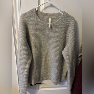 The Group by Babaton KLEIN CREWNECK size M HEATHER LIGHT GREY